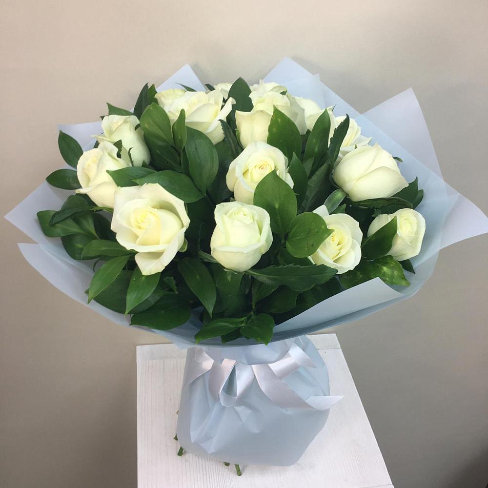 Букет 15 Белых роз Проуд в Родниковской