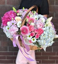 Цветочная композиция из Розы, Хризантемы, Пионы и Лизиантусы в корзине #REPLACE_PRED# Родниковской