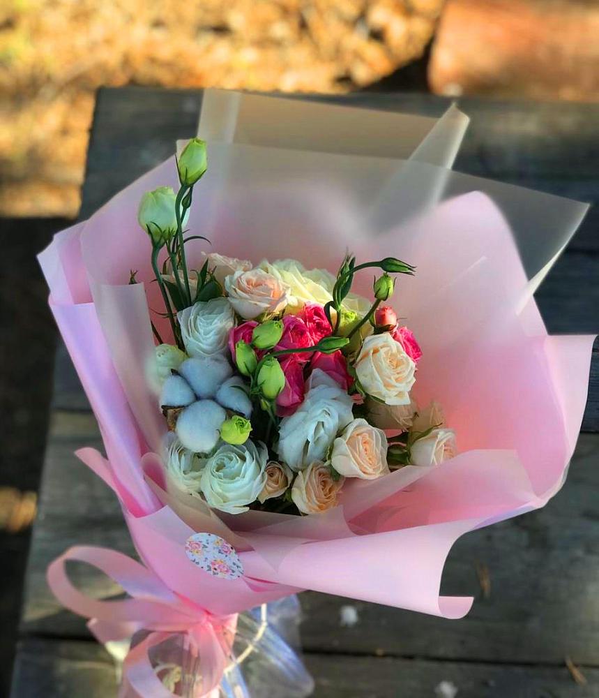 Букет цветов из: Розы и Лизиантусы в Родниковской