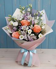 Букет цветов из:  Лизиантусы, Розы, Альстромерии и Гипсофила в Родниковской