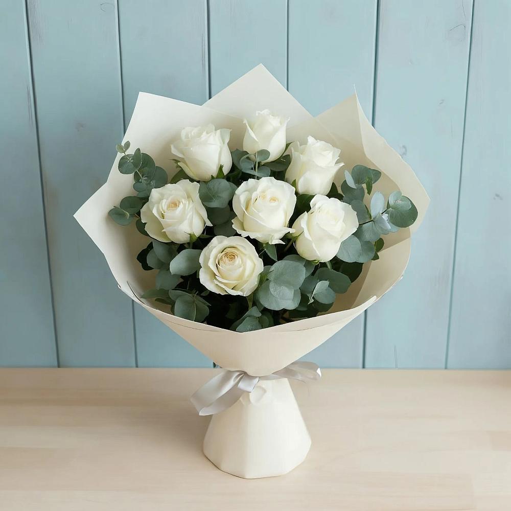 Букет Белые розы в Эвкалипте в Родниковской