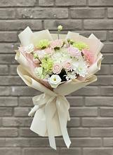 Букет цветов из:  Гвоздики, Розы, Лизиантусы и Хризантемы в Родниковской