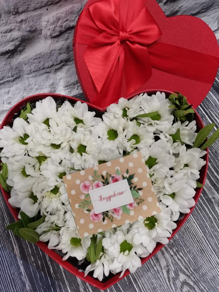 Цветочная композиция из Хризантемы в виде сердца в Родниковской