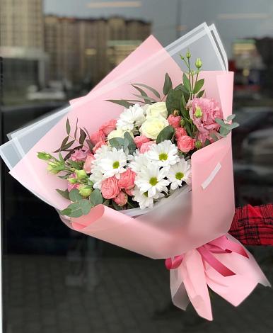 Букет цветов из: Розы, Лизиантусы и Хризантемы в Родниковской