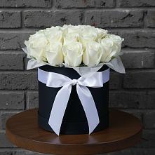 Цветочная композиция из Розы в шляпной коробке в Родниковской